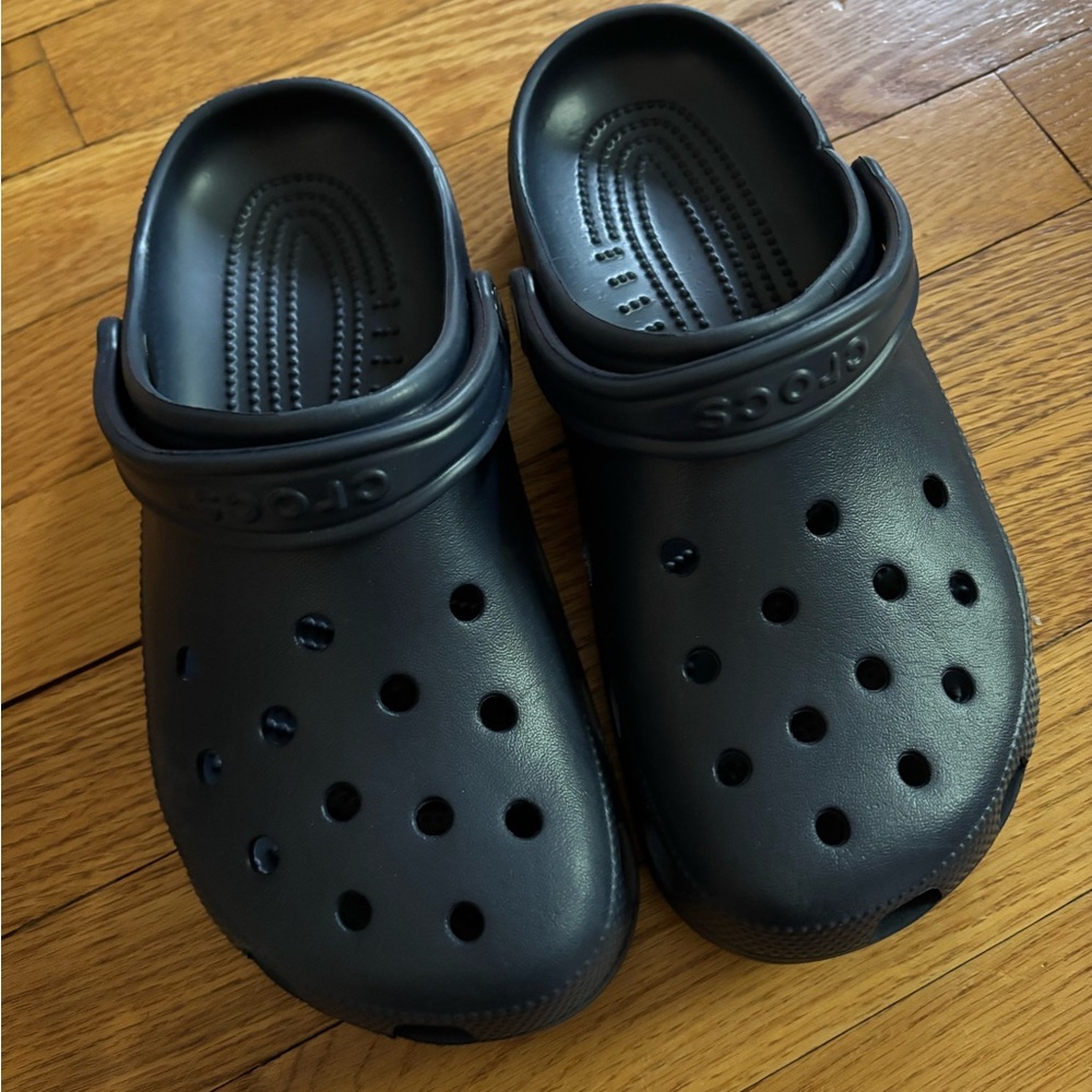 CROCS Classic Clogs in Navy